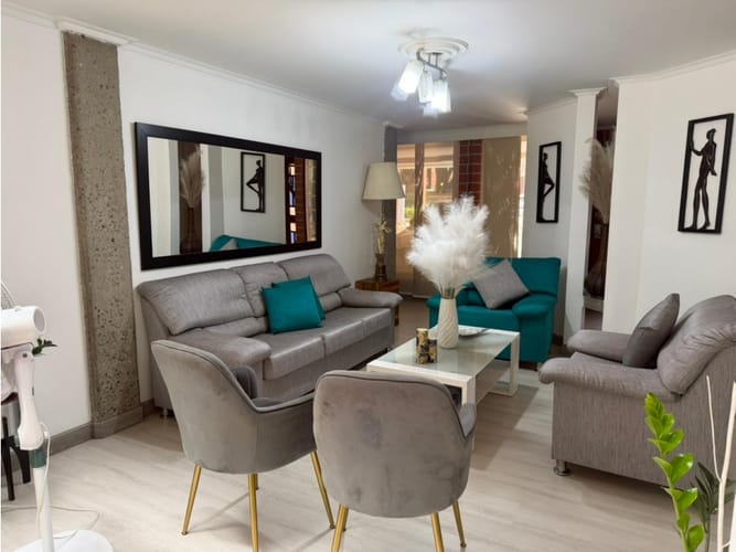 Casa de 4 alcobas en venta en Los Naranjos, Medellín, 240 m² · foto 24 de 24
