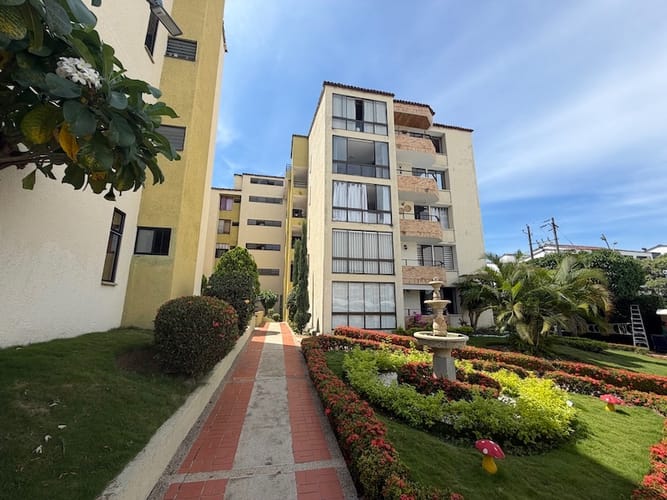 Apartamento de 3 alcobas en venta en Cañaveral, Floridablanca, 118 m² · foto 2 de 21
