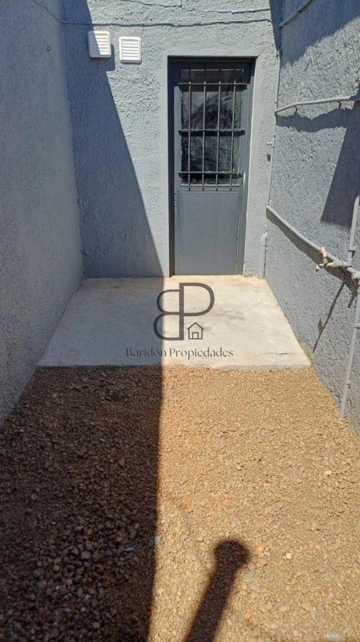 Alquiler Casa 2 Dormitorios Montes de Solymar Cochera y Patio · Foto 11