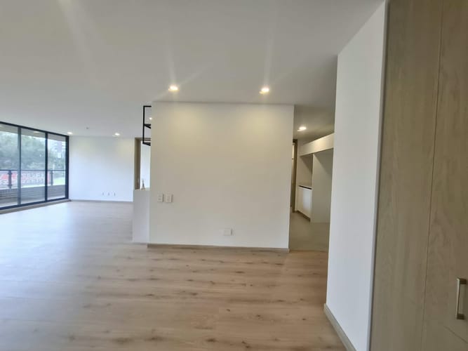 Apartamento de 3 alcobas en venta en La Esperanza Norte, Bogotá, 177 m² · foto 2 de 24