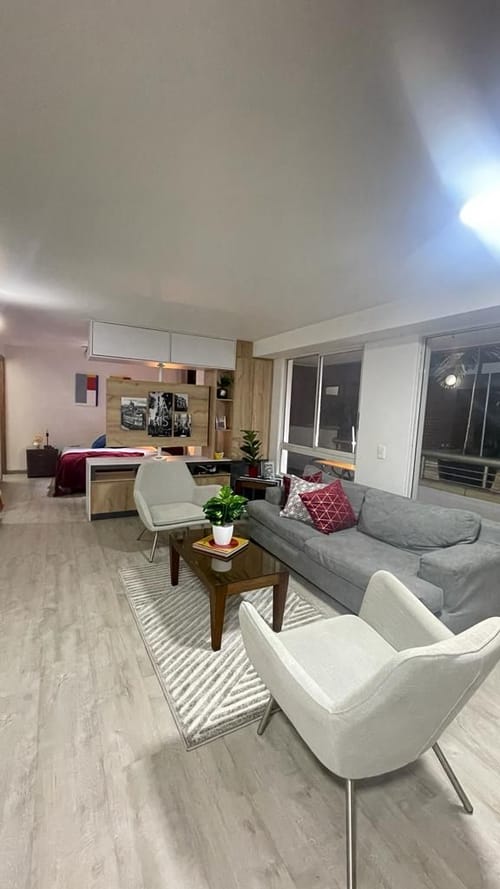 Apartamento de 1 alcoba en arriendo en El Diamante 2, Medellín, 77 m² · foto 2 de 10