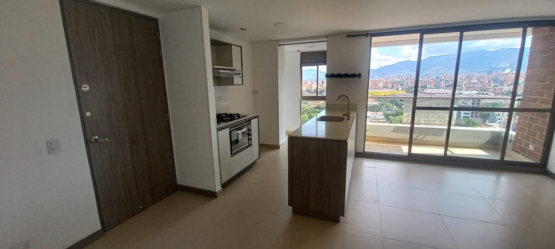Apartamento de 3 alcobas en venta en Suramericana, Medellín, 72 m² · foto 2 de 24