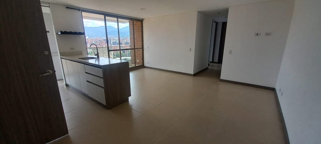 Apartamento de 3 alcobas en venta en Suramericana, Medellín, 72 m² · foto 3 de 24