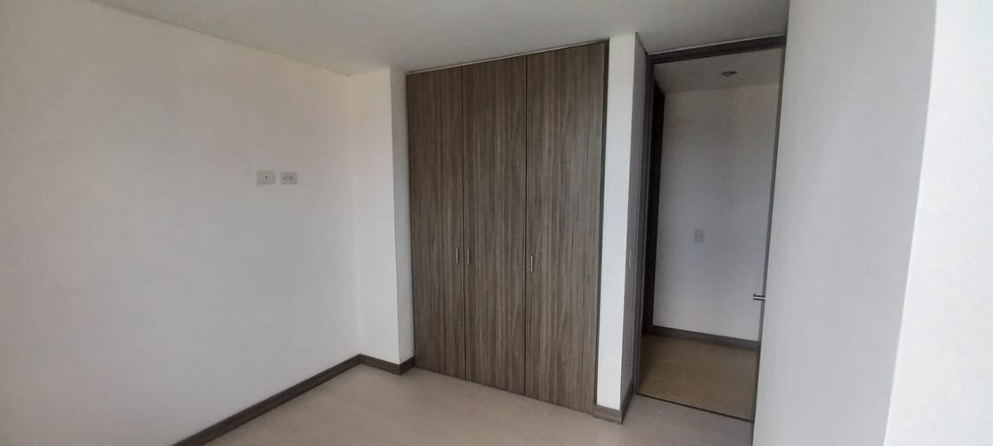 Apartamento de 3 alcobas en venta en Suramericana, Medellín, 72 m² · foto 13 de 24