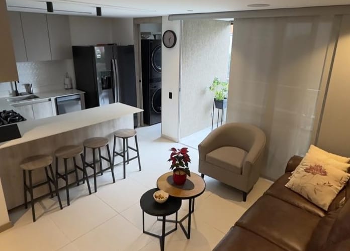 Apartamento de 3 alcobas en venta en Laureles, Medellín, 82 m² · foto 3 de 20