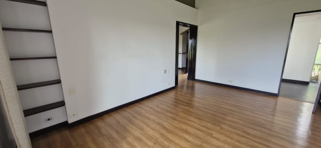 Casa de 4 alcobas en venta en El Porvenir, Rionegro, 427 m² · foto 6 de 21