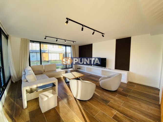 Casa en alquiler anual 3 dormitorios y 3 baños, barrio privado. · Foto 6