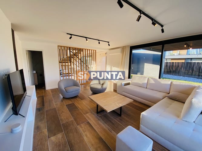 Casa en alquiler anual 3 dormitorios y 3 baños, barrio privado. · Foto 8