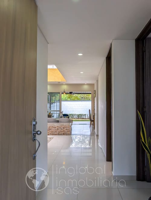 Casa de 4 alcobas en venta en El Castillo, Jamundí, 229 m² · foto 2 de 24