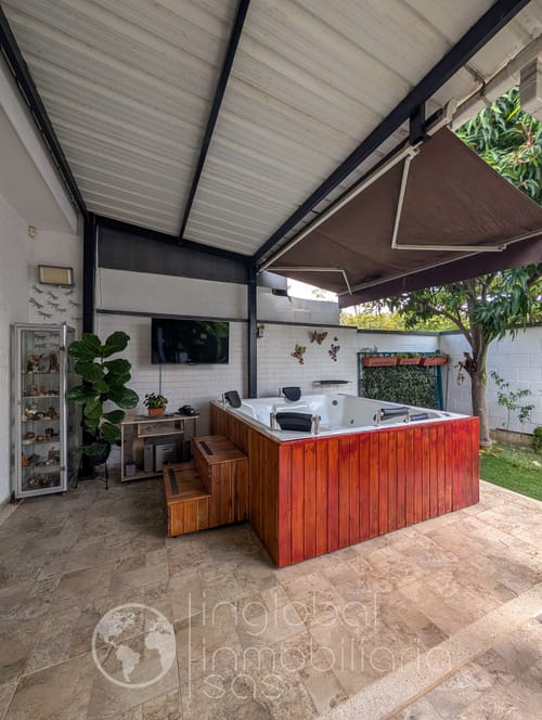Casa de 4 alcobas en venta en El Castillo, Jamundí, 229 m² · foto 13 de 24