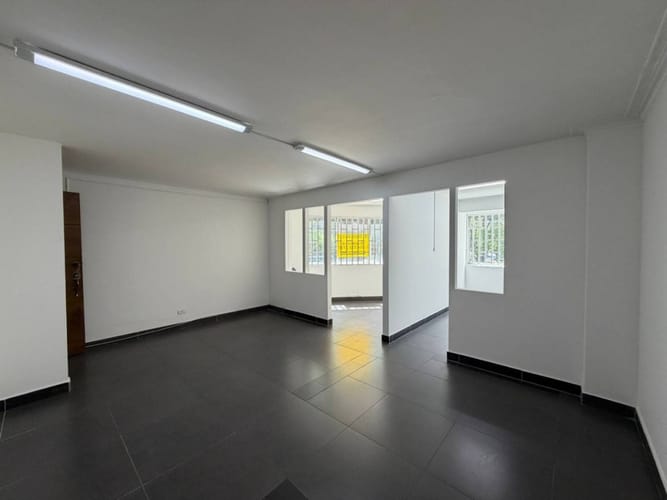 Oficina en arriendo en Conquistadores, Medellín, 43 m² · foto 3 de 10