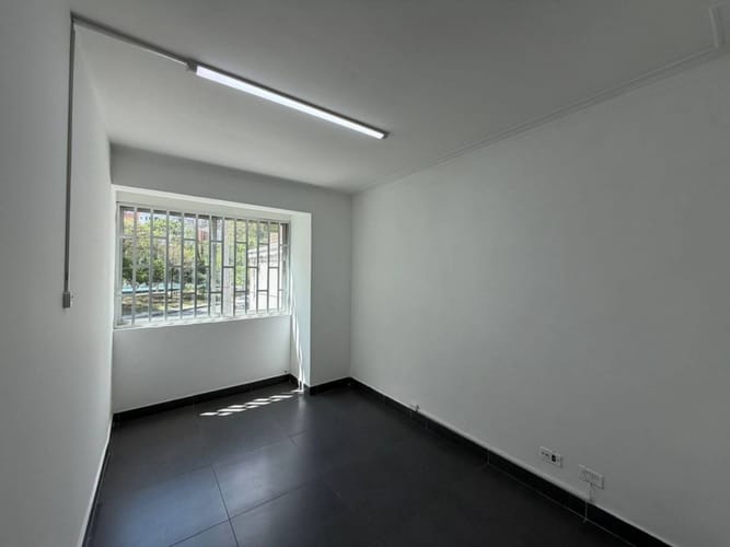 Oficina en arriendo en Conquistadores, Medellín, 43 m² · foto 6 de 10