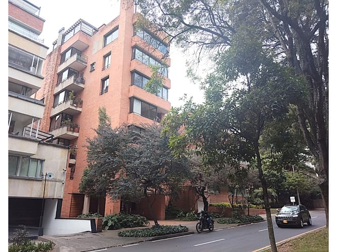 Apartamento de 1 alcoba en venta en Chico Norte, Bogotá, 94 m² · foto 2 de 24