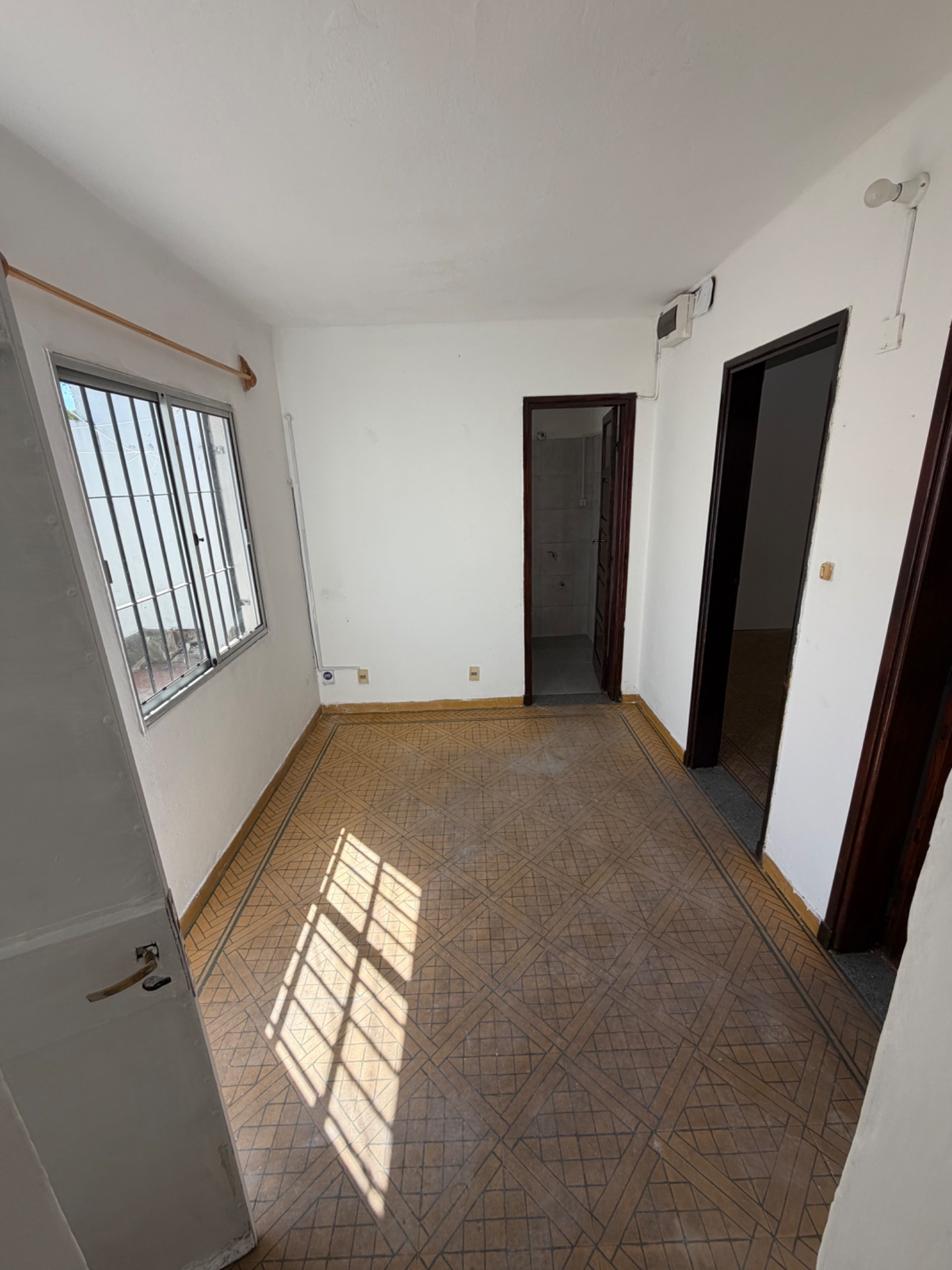 Alquilo apartamento de 1 dormitorio y patio próximo al Hospital Policíal. · Foto 4