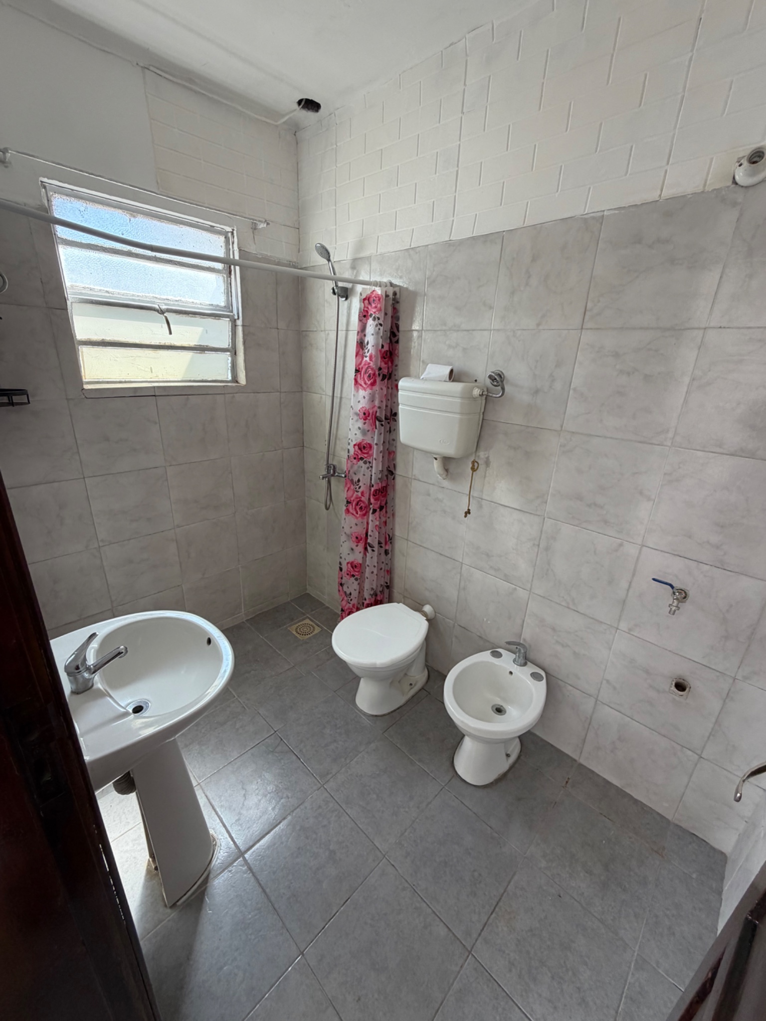 Alquilo apartamento de 1 dormitorio y patio próximo al Hospital Policíal. · Foto 9