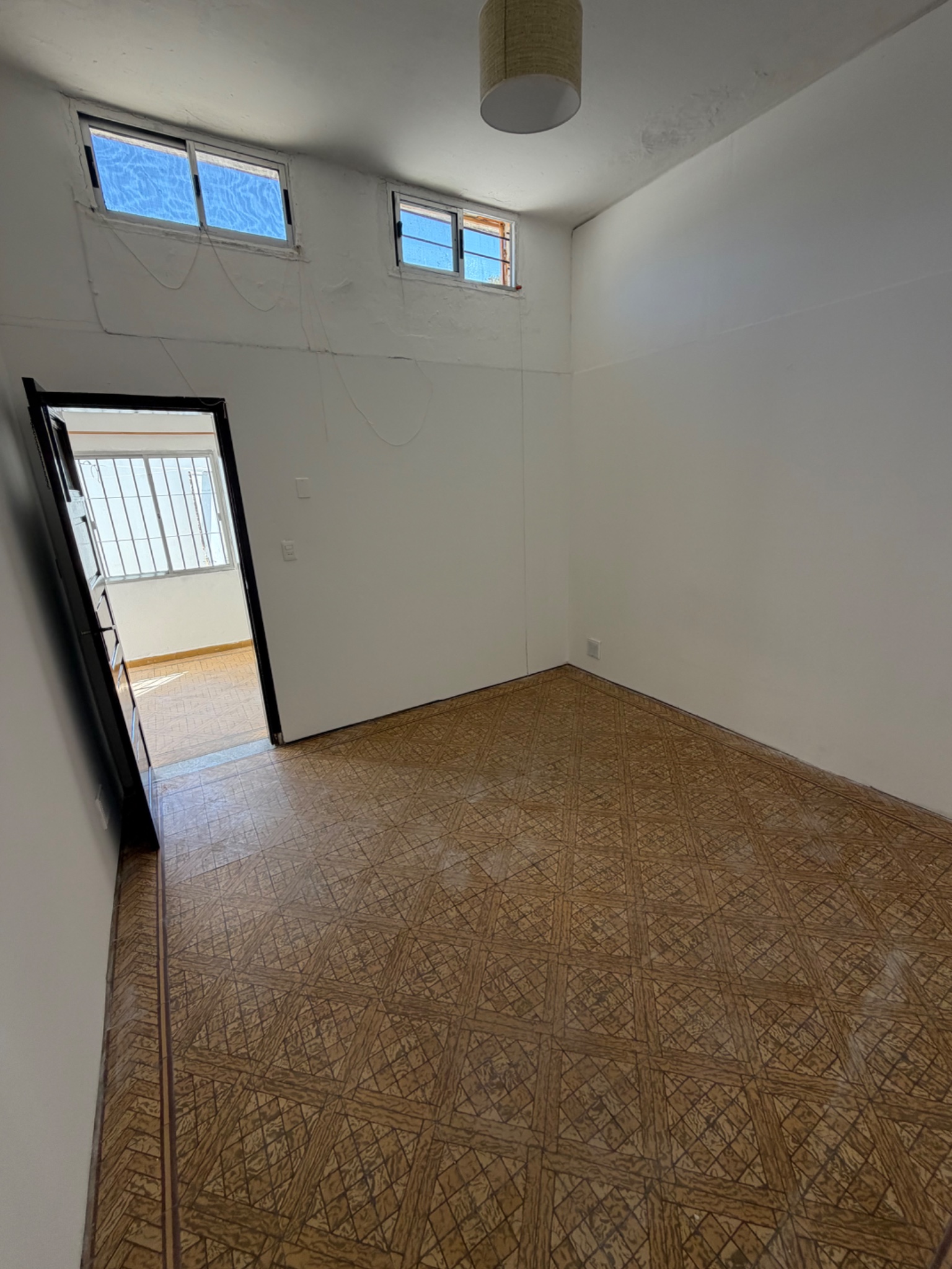 Alquilo apartamento de 1 dormitorio y patio próximo al Hospital Policíal. · Foto 11
