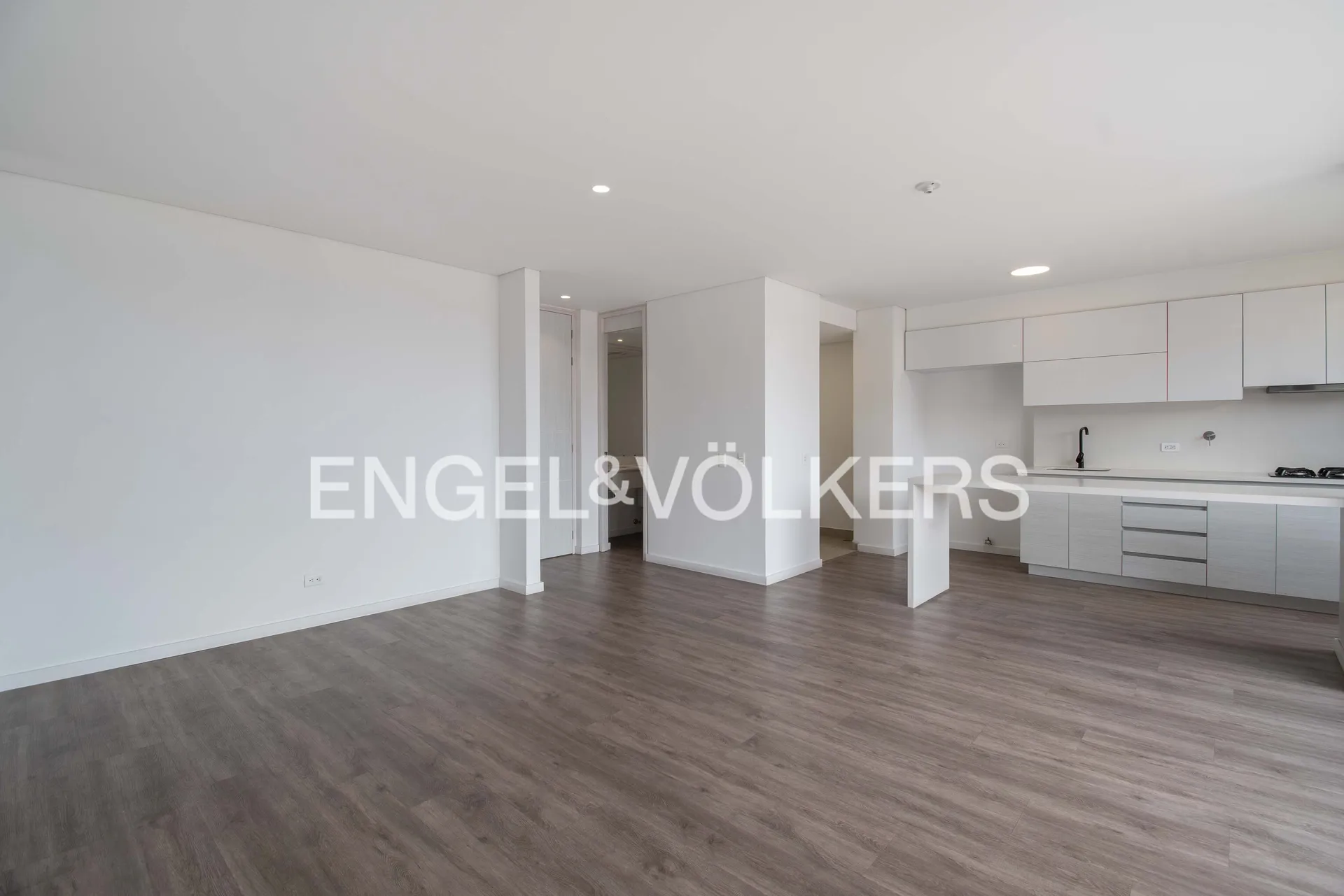 Apartamento en arriendo en Lalinde, Medellín · foto 2 de 16