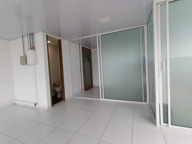 Oficina en arriendo en Avenida Santander, Manizales, 61 m² · foto 19 de 20