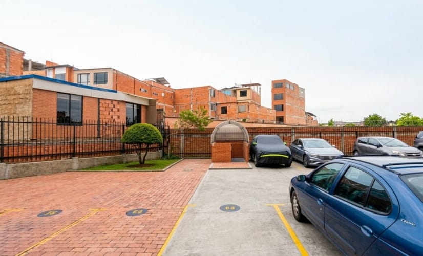 Apartamento de 3 alcobas en venta en Verbenal San Antonio, Bogotá, 66 m² · foto 5 de 24