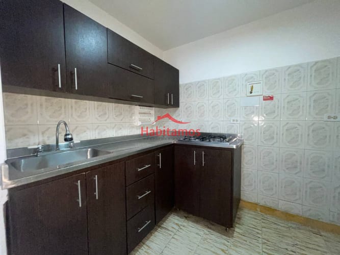 Casa de 4 alcobas en venta en Campo Valdes No.1, Medellín, 98 m² · foto 2 de 11