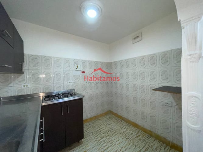 Casa de 4 alcobas en venta en Campo Valdes No.1, Medellín, 98 m² · foto 3 de 11