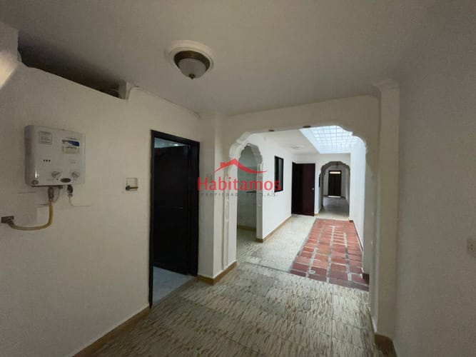 Casa de 4 alcobas en venta en Campo Valdes No.1, Medellín, 98 m² · foto 4 de 11