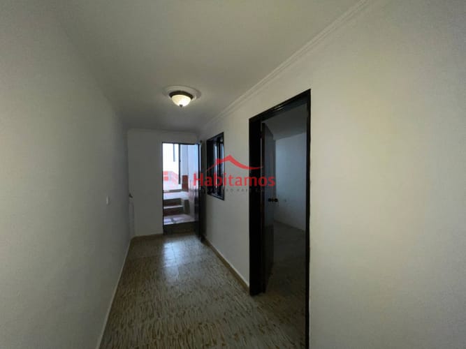Casa de 4 alcobas en venta en Campo Valdes No.1, Medellín, 98 m² · foto 5 de 11