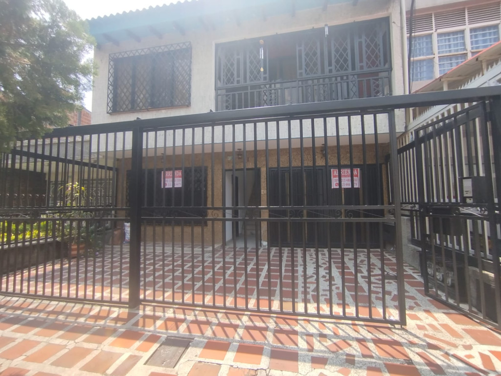Casa de 4 habitaciones en arriendo en Colseguros Andes, Cali — imagen 1 de 27