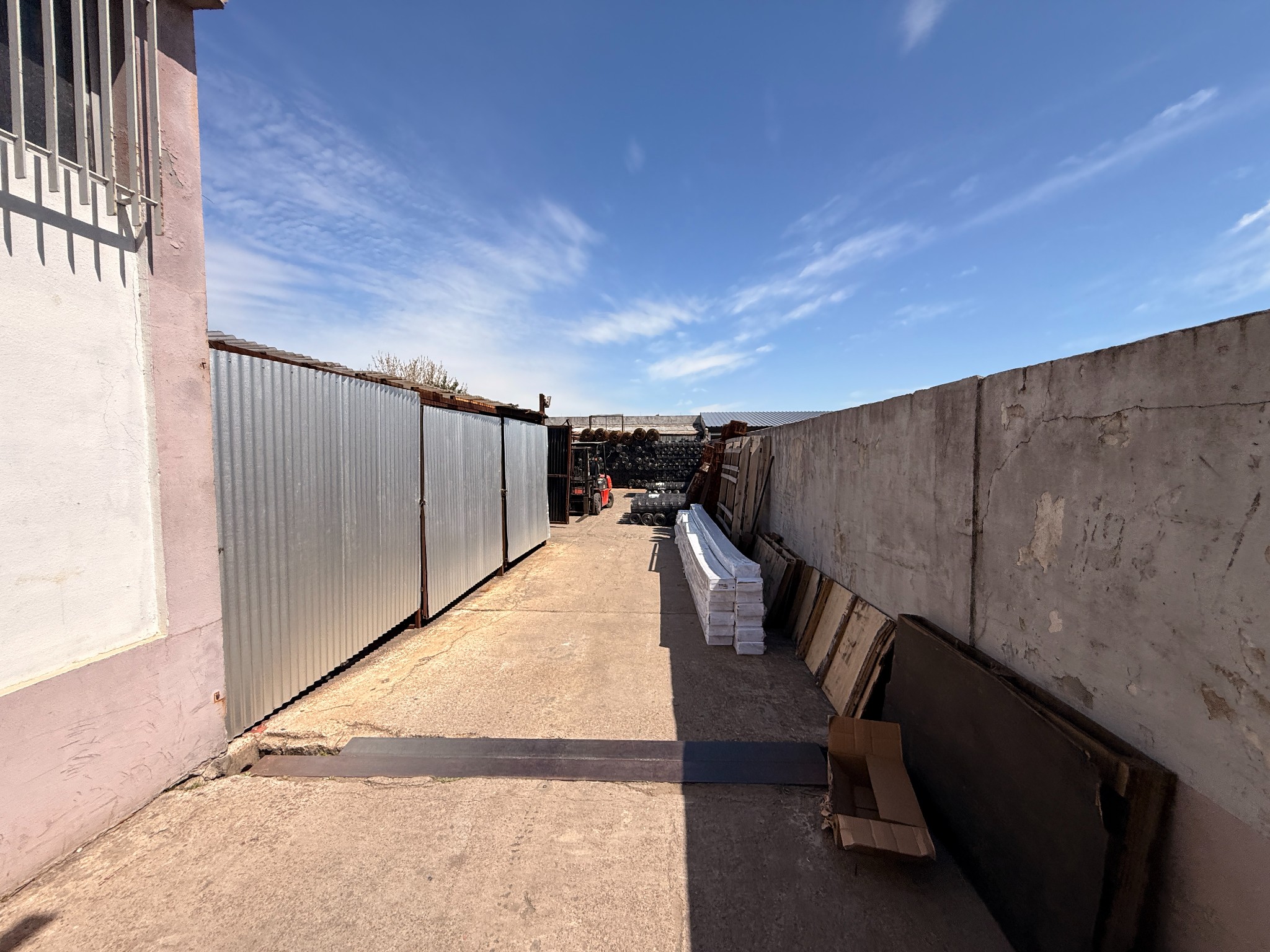 Excelente Oportunidad De Alquiler Amplio Local Comercial, Industrial Malvin Norte · Foto 10