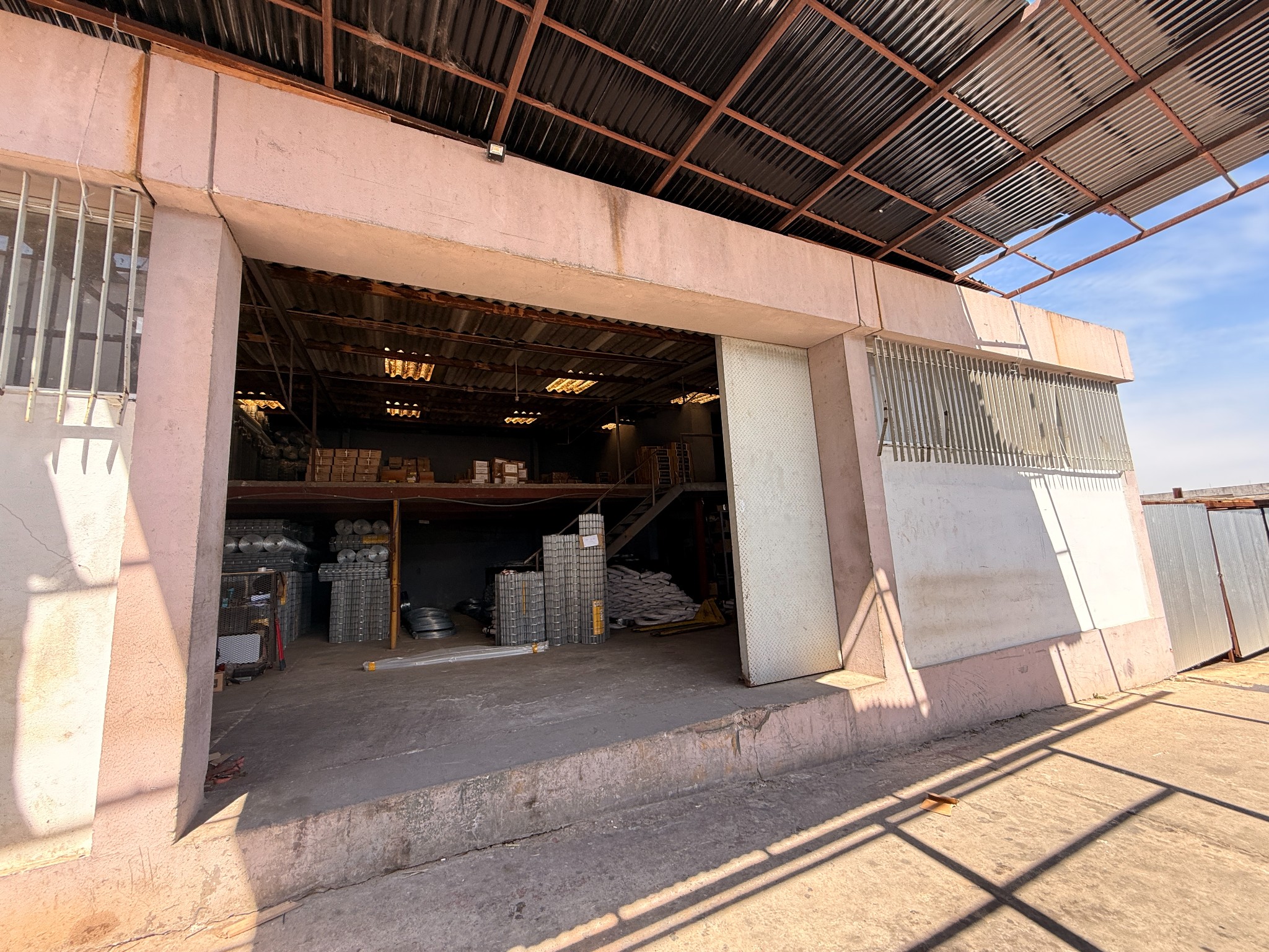 Excelente Oportunidad De Alquiler Amplio Local Comercial, Industrial Malvin Norte · Foto 12