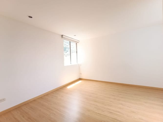 Apartamento de 3 alcobas en arriendo en Loma Del Indio, Medellín, 86 m² · foto 5 de 15