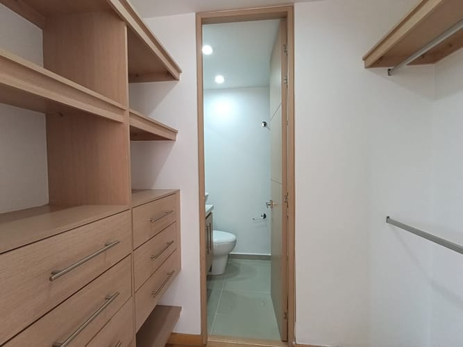 Apartamento de 3 alcobas en arriendo en Loma Del Indio, Medellín, 86 m² · foto 8 de 15