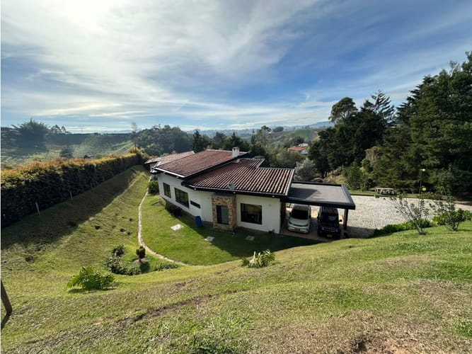 Casa de 4 alcobas en venta en El Porvenir, Rionegro, 262 m² · foto 2 de 20