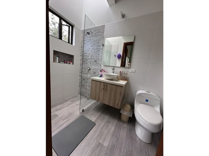 Casa de 4 alcobas en venta en El Porvenir, Rionegro, 262 m² · foto 13 de 20