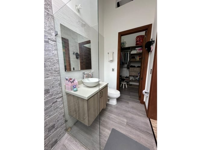 Casa de 4 alcobas en venta en El Porvenir, Rionegro, 262 m² · foto 15 de 20