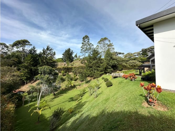 Casa de 4 alcobas en venta en El Porvenir, Rionegro, 262 m² · foto 19 de 20