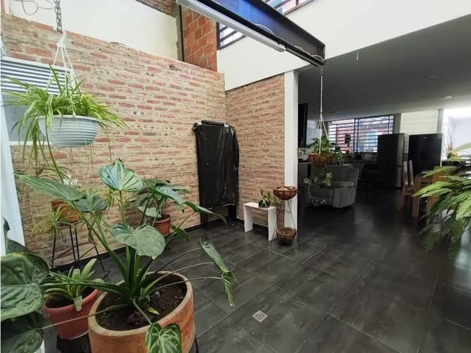 Casa de 7 alcobas en venta en Champagnat, Cali, 360 m² · foto 2 de 18