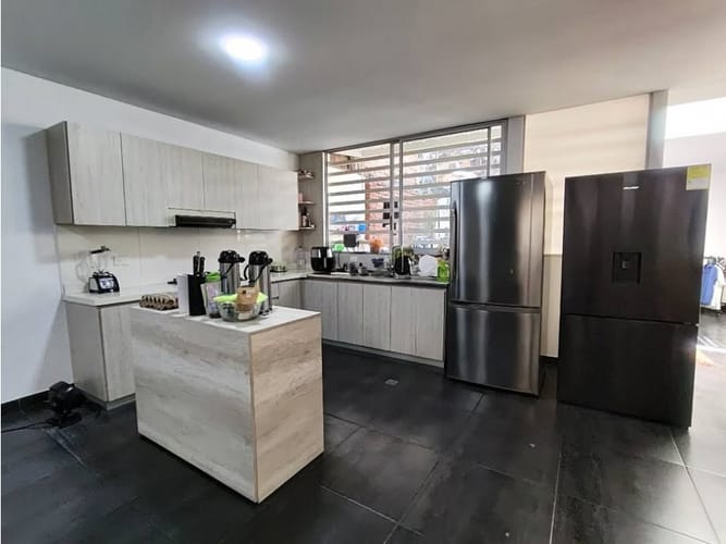 Casa de 7 alcobas en venta en Champagnat, Cali, 360 m² · foto 8 de 18