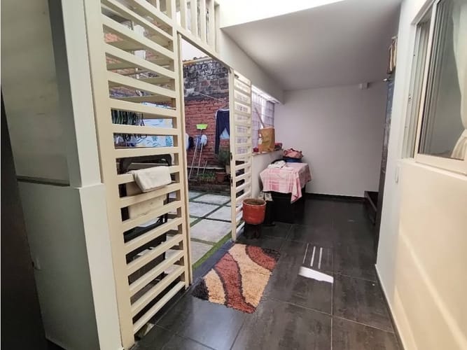 Casa de 7 alcobas en venta en Champagnat, Cali, 360 m² · foto 9 de 18