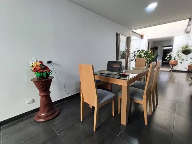 Casa de 7 alcobas en venta en Champagnat, Cali, 360 m² · foto 14 de 18