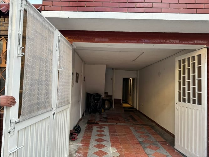 Casa de 5 alcobas en venta en Montes, Bogotá, 250 m² · foto 2 de 21