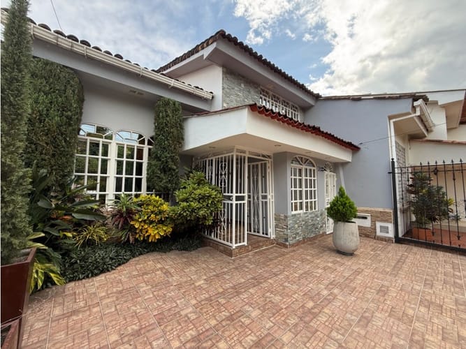 Casa en venta en La Cascada, Cali · foto 2 de 15