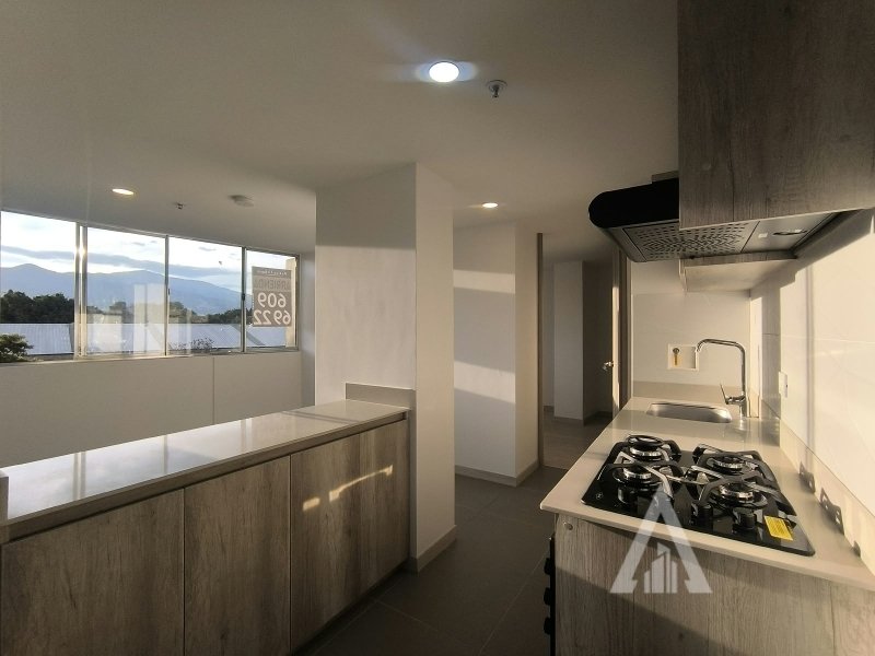 Apartamento en arriendo en El Poblado, Medellín · foto 3 de 13