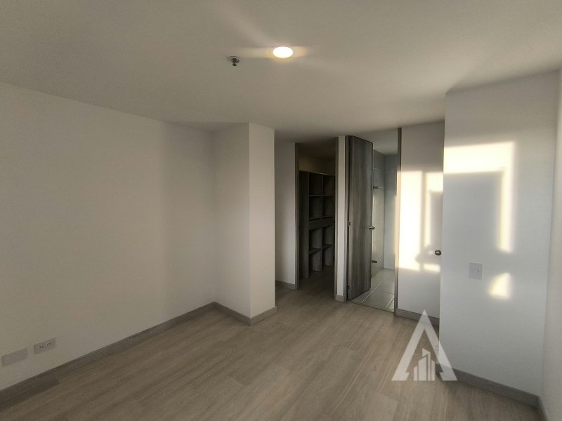 Apartamento en arriendo en El Poblado, Medellín · foto 5 de 13