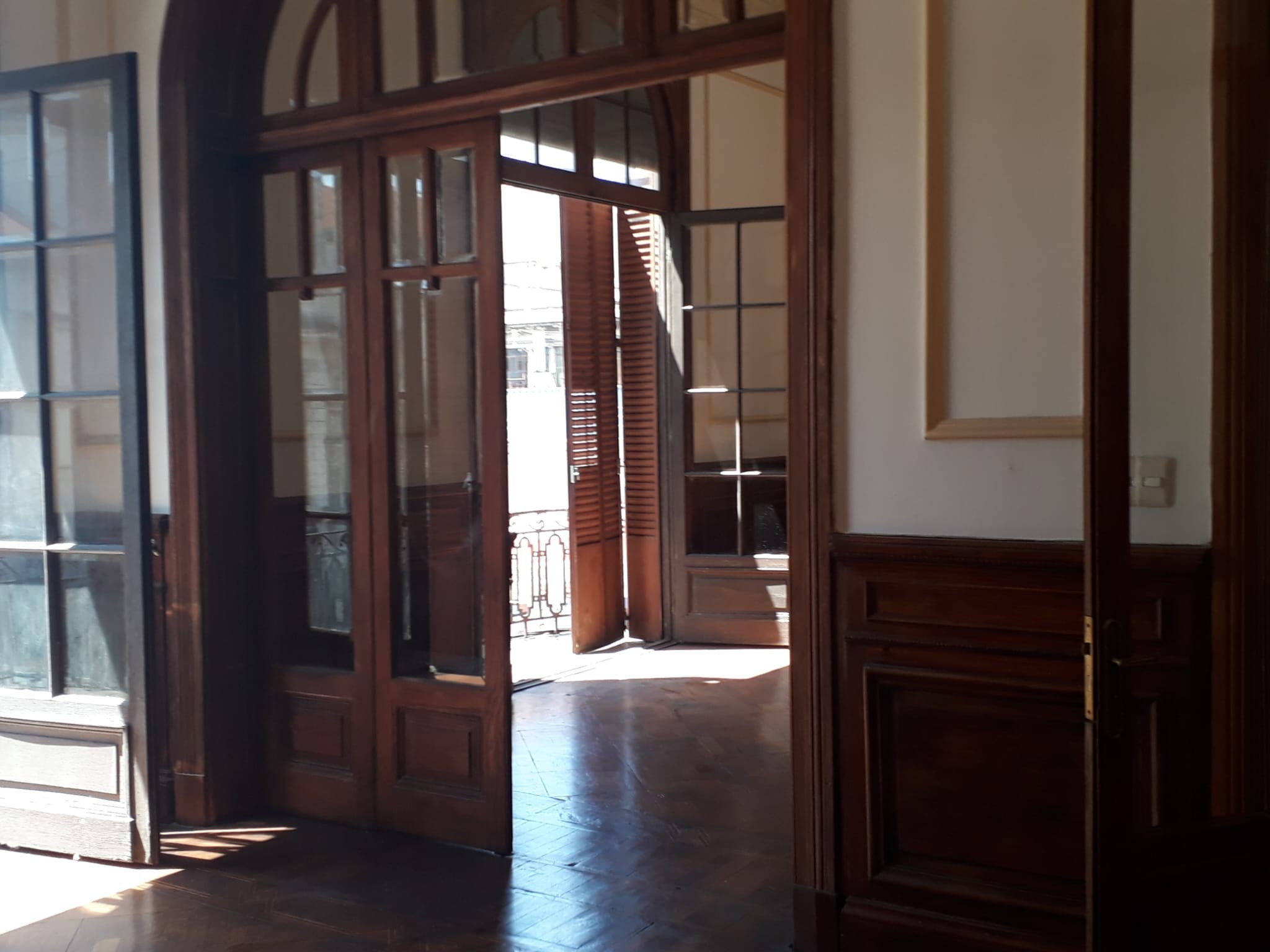 IMPECABLE , AMPLIOS ESPACIOS , BUENA LUZ ,PENSION, OFICIANS ,ETC 300M2, · Foto 11