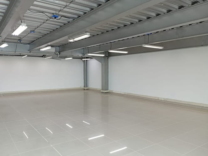 Oficina en arriendo en El Poblado, Medellín, 165 m² · foto 2 de 11