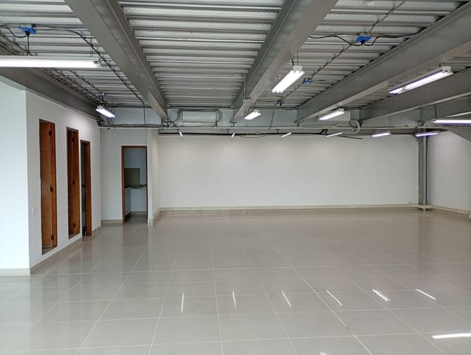 Oficina en arriendo en El Poblado, Medellín, 165 m² · foto 5 de 11