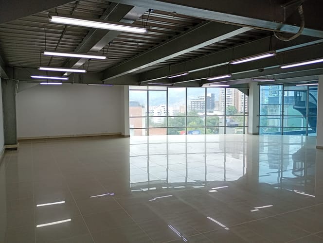 Oficina en arriendo en El Poblado, Medellín, 165 m² · foto 10 de 11