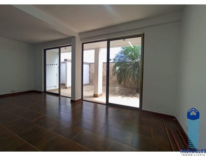Casa de 5 alcobas en venta en La Palma, Medellín, 250 m² · foto 2 de 16