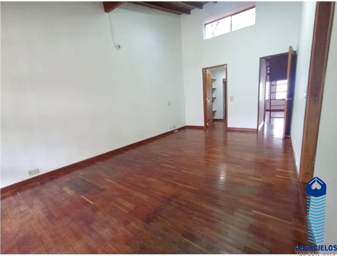 Casa de 5 alcobas en venta en La Palma, Medellín, 250 m² · foto 8 de 16